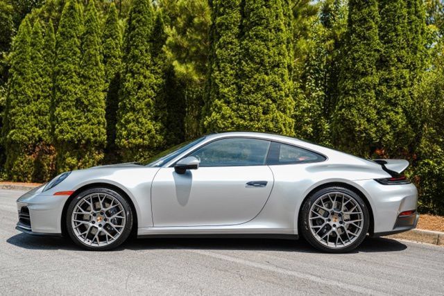Used 2025 Porsche 911 Carrera RWD image 9