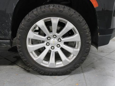 Used 2021 Chevrolet Tahoe Premier w/ Premium Package AWD/4WD image 11