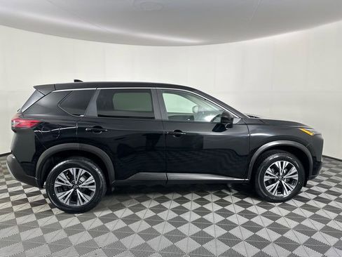Used 2023 Nissan Rogue SV image 10