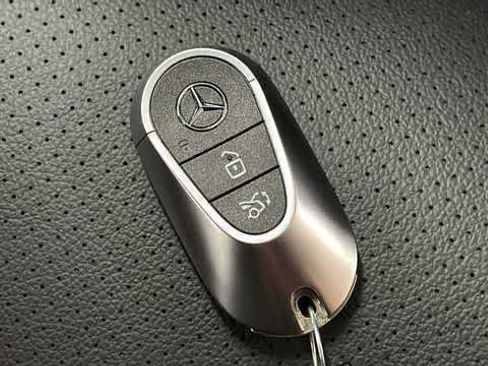 Certified 2026 Mercedes-Benz GLC 300 4MATIC image 38