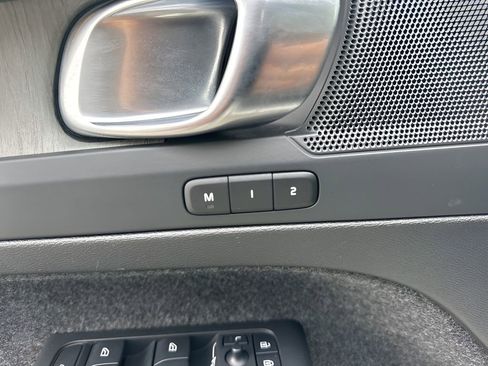 Used 2025 Volvo XC40 B5 Plus image 11