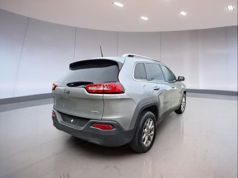 Used 2016 Jeep Cherokee Latitude image 4