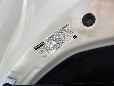 Used 2023 Toyota Highlander XLE FWD image 10