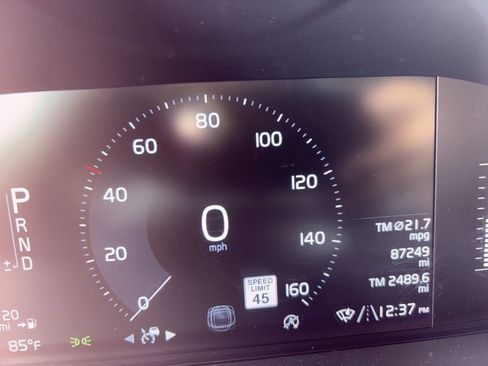 Used 2018 Volvo XC90 T5 Momentum w/ Convenience Package AWD/4WD image 8