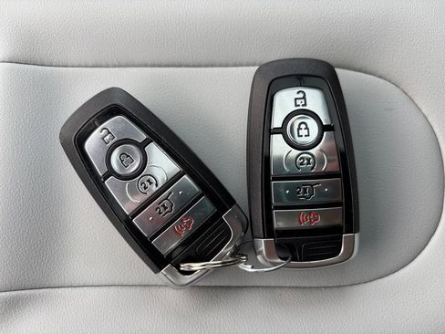 Used 2025 Ford Expedition Platinum AWD/4WD image 33