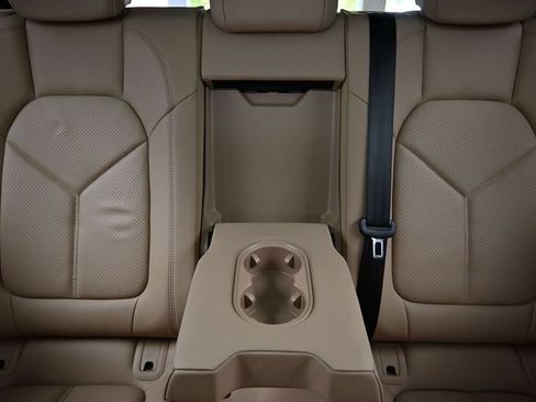 Certified 2026 Porsche Macan AWD/4WD image 19