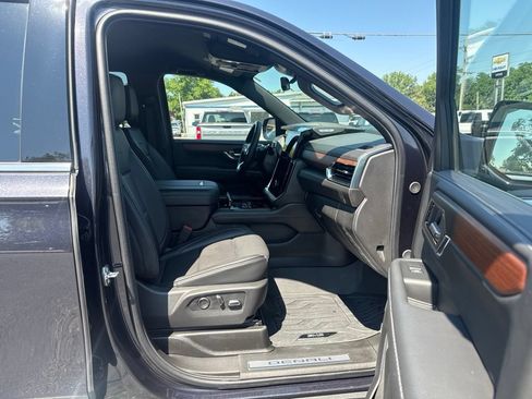 Used 2025 GMC Yukon Denali w/ Advanced Technology Package AWD/4WD image 29