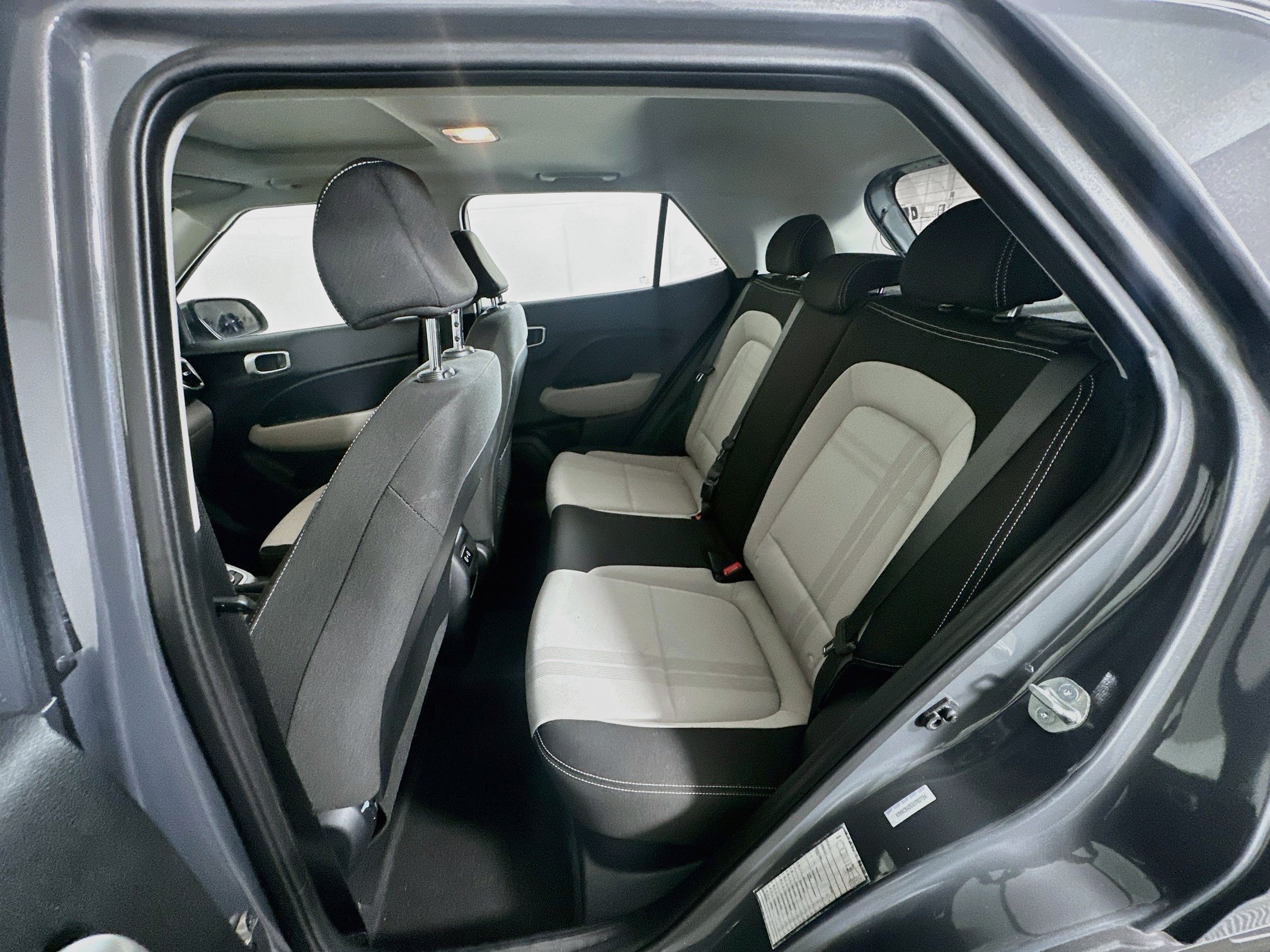 Used 2025 Hyundai Venue SEL FWD image 27