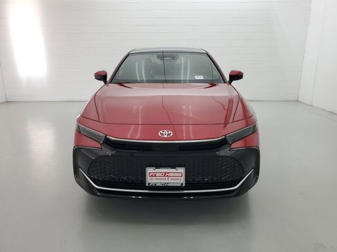 Used 2023 Toyota Crown Limited image 3