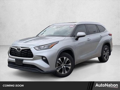Used 2020 Toyota Highlander XLE image 1