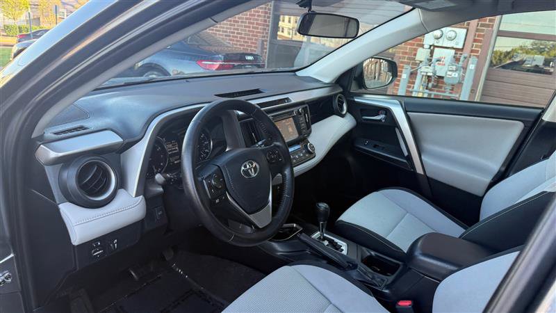 Used 2016 Toyota RAV4 XLE FWD image 30