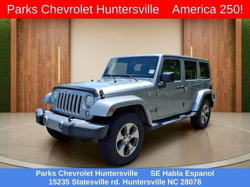 Used 2017 Jeep Wrangler Unlimited Sahara w/ Connectivity Group AWD/4WD image 27