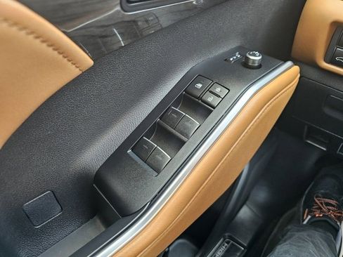 Used 2025 Toyota Highlander Platinum image 21