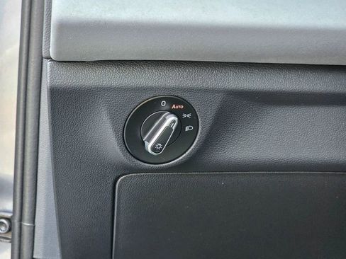 Used 2025 Volkswagen Jetta SE image 14