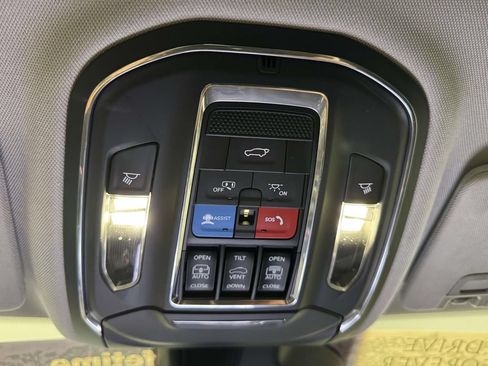 Used 2023 Jeep Grand Cherokee L Limited w/ Luxury Tech Group II AWD/4WD image 29