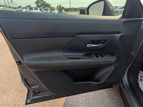 Used 2025 Nissan Kicks SV AWD/4WD image 15