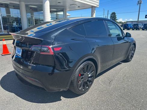 Used 2023 Tesla Model Y Performance AWD/4WD image 2