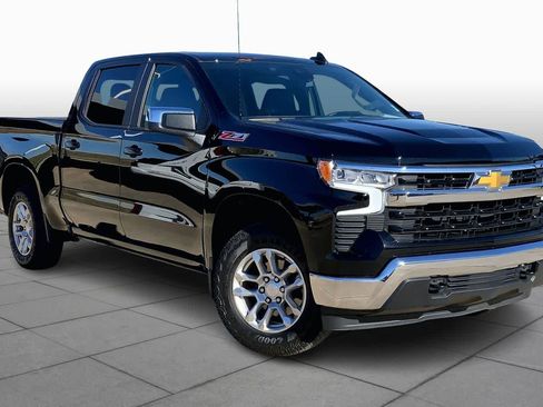 Used 2024 Chevrolet Silverado 1500 LT w/ Z71 Off-Road Package image 2