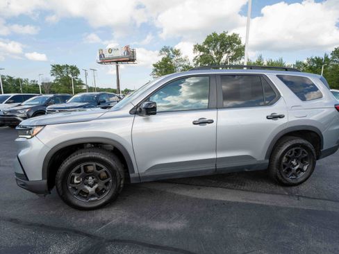 Used 2025 Honda Pilot TrailSport image 3