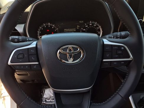 Certified 2026 Toyota Highlander XLE AWD/4WD image 14