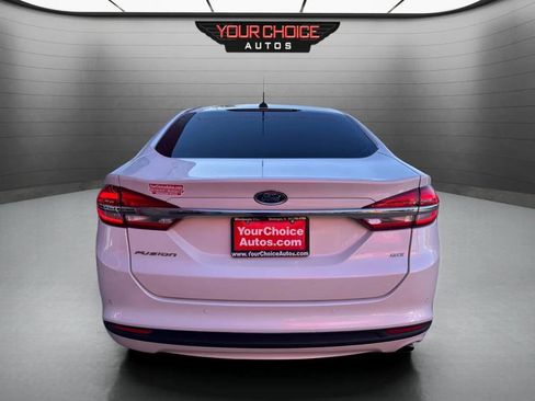 Used 2017 Ford Fusion SE w/ Fusion SE Technology Package image 4