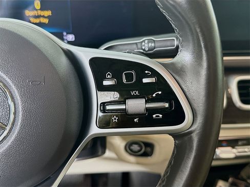 Used 2020 Mercedes-Benz GLE 350 w/ Premium Package image 27