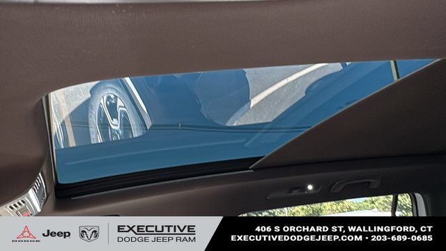 Used 2023 Volkswagen Tiguan SE AWD/4WD image 11