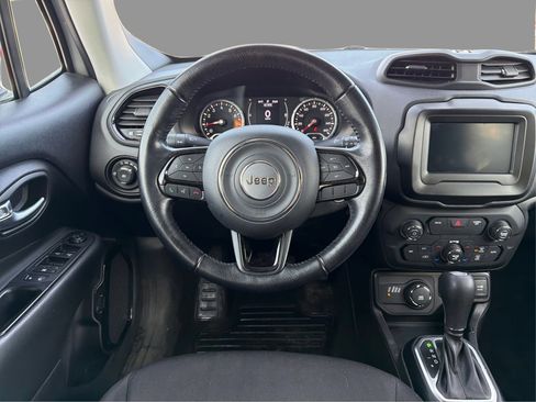 Used 2018 Jeep Renegade Altitude AWD/4WD image 30