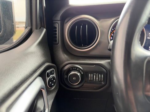 Used 2019 Jeep Wrangler Unlimited Sport S AWD/4WD image 18
