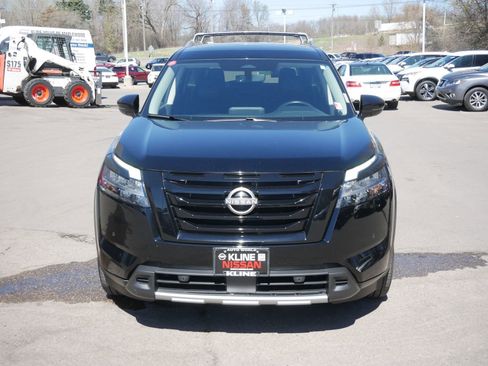 Certified 2024 Nissan Pathfinder SL w/ Black Appearance Package image 8