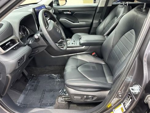 Used 2023 Toyota Highlander XLE AWD/4WD image 33