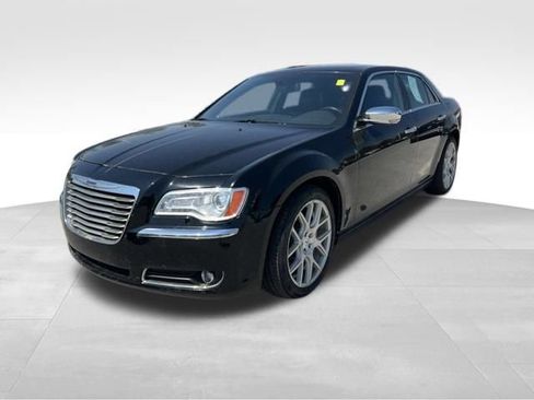 Used 2012 Chrysler 300 C w/ 19-Premium Speaker Group RWD image 3