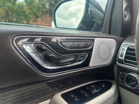 Used 2018 Lincoln Navigator L Black Label AWD/4WD image 17