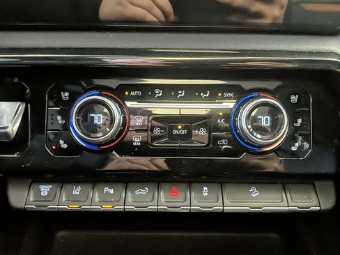 Used 2024 GMC Sierra 2500 AT4 w/ Technology Package image 22