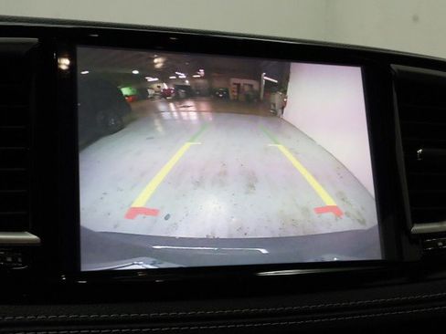 Used 2023 Chrysler Pacifica Touring-L FWD image 17