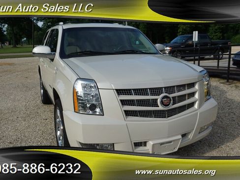 Used 2014 Cadillac Escalade Premium RWD image 3