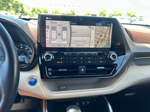 Certified 2021 Toyota Highlander Limited AWD/4WD image 20