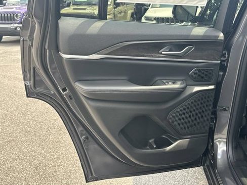 New 2026 Jeep Grand Cherokee Limited RWD image 20