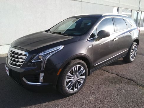 Used 2017 Cadillac XT5 Premium Luxury image 2