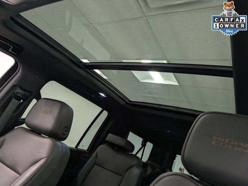 Used 2023 Chevrolet Suburban High Country AWD/4WD image 21