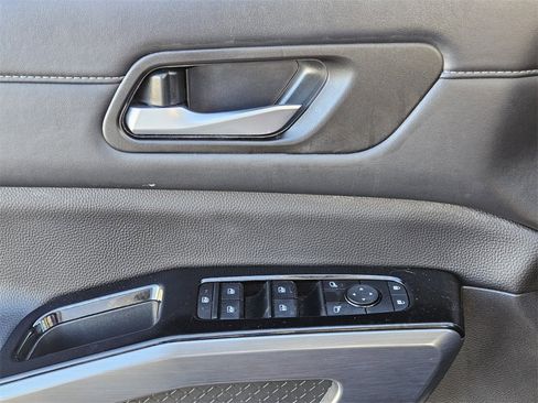 Used 2025 Nissan Pathfinder SL image 24