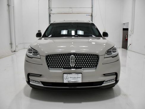 Used 2020 Lincoln Aviator Reserve w/ Equipment Group 202A image 2