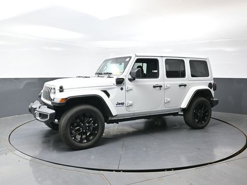 Used 2025 Jeep Wrangler Unlimited Sahara w/ Safety Group AWD/4WD image 10