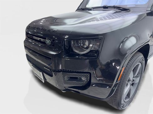 Used 2022 Land Rover Defender 110 X-Dynamic SE image 16