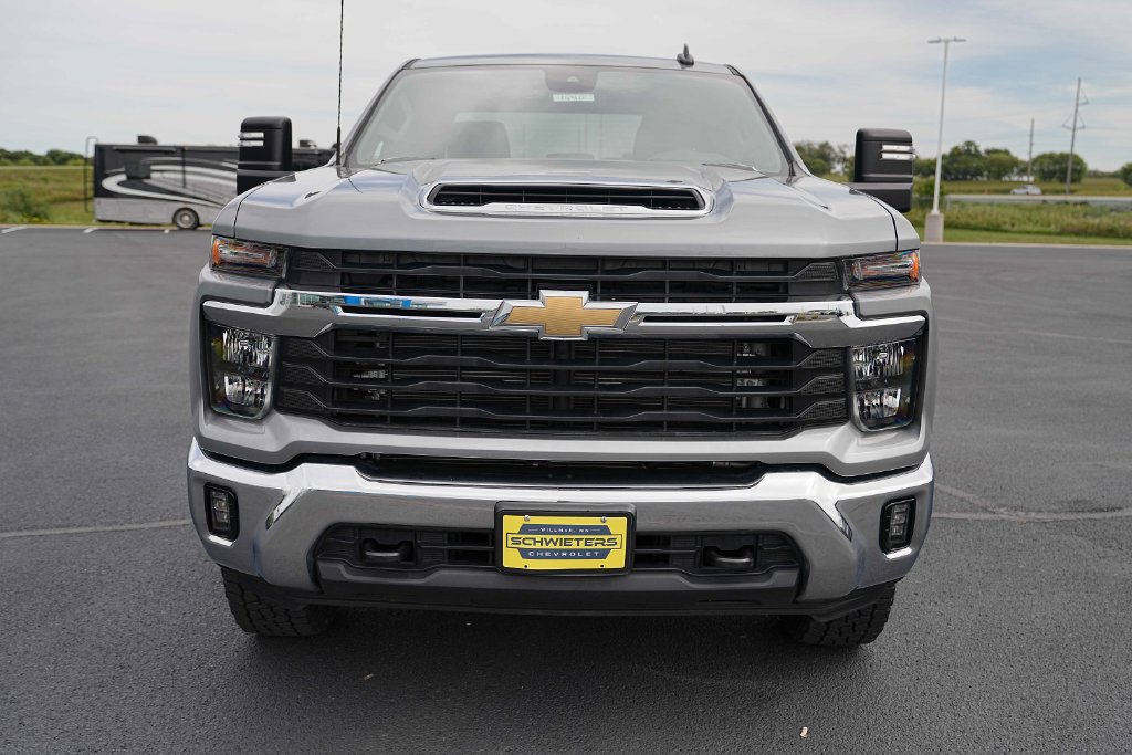 Used 2025 Chevrolet Silverado 2500 LT w/ Convenience Package AWD/4WD image 2