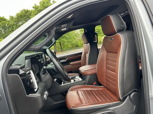 Used 2025 GMC Sierra 2500 Denali Ultimate image 44