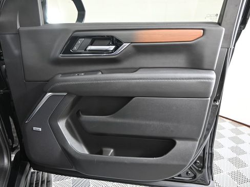 Used 2025 GMC Yukon Denali w/ Sun & Power Step Package AWD/4WD image 12