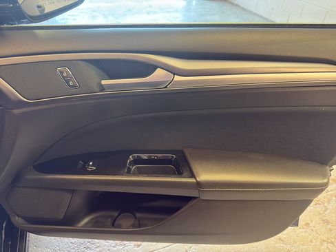 Used 2014 Ford Fusion SE FWD image 21