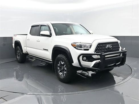 Used 2019 Toyota Tacoma TRD Off-Road image 3