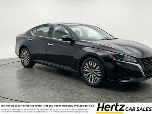 Used 2025 Nissan Altima 2.5 SV image 1